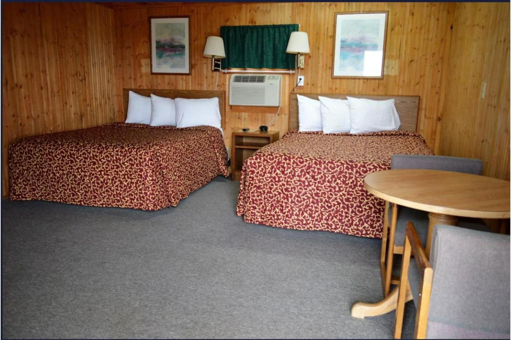 Green Acre Motel By Oyo Near Rush County Airport La Crosse Εξωτερικό φωτογραφία